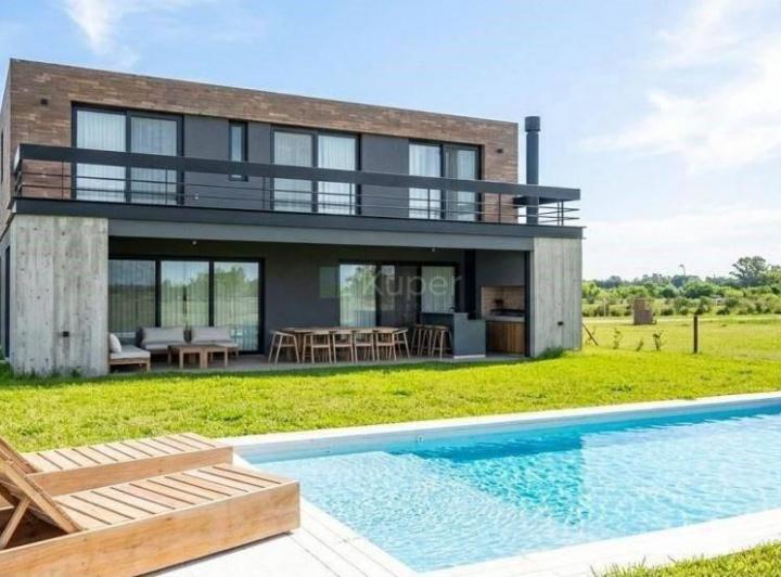 Casa · 288m² · 5 Ambientes · 1 Cochera