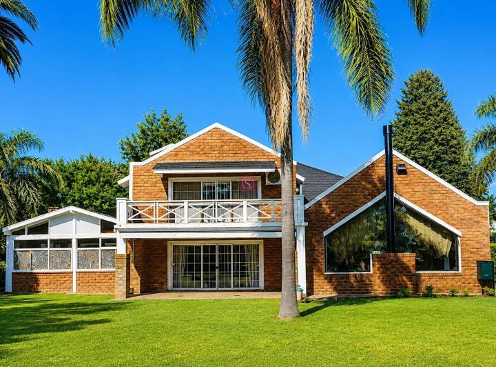 Casa · 304m² · 7 Ambientes · 1 Cochera