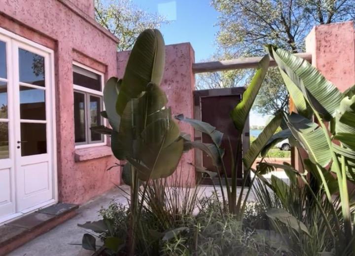 Casa · 315m² · 6 Ambientes · 4 Cocheras