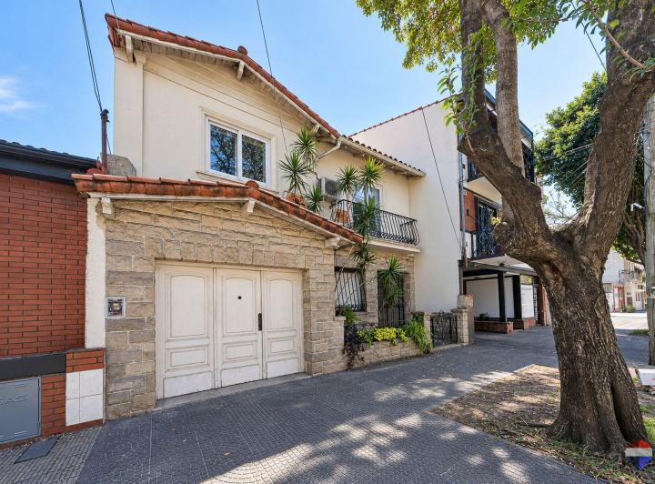 Casa · 260m² · 7 Ambientes · 1 Cochera