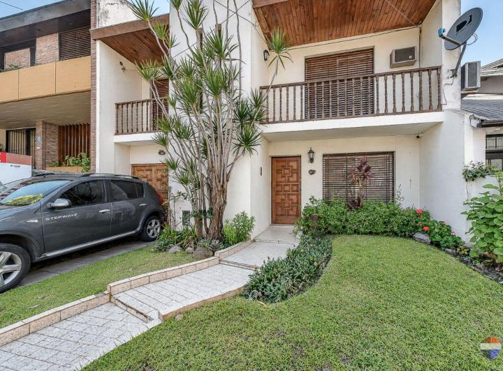 Casa · 370m² · 6 Ambientes · 2 Cocheras
