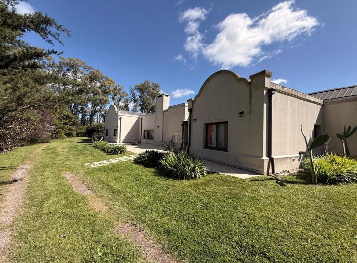 Casa · 353m² · 7 Ambientes · 2 Cocheras