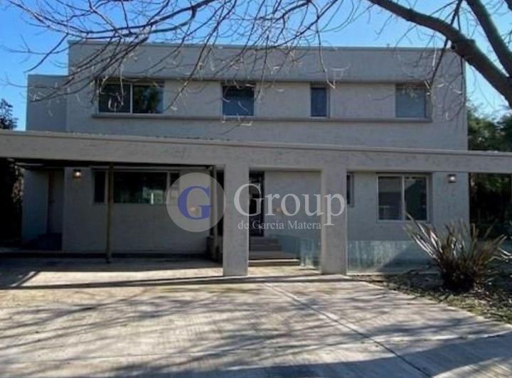 Casa · 240m² · 6 Ambientes · 1 Cochera