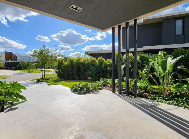 Casa · 780m² · 7 Ambientes · 2 Cocheras