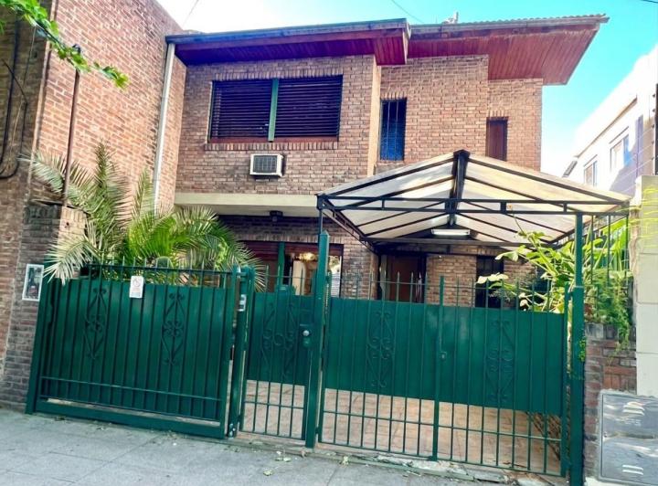 Casa · 155m² · 4 Ambientes · 2 Cocheras
