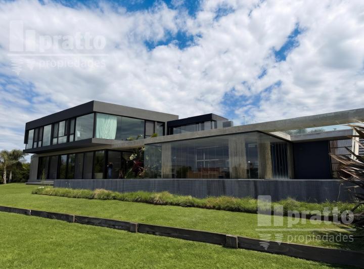 Casa · 518m² · 10 Ambientes · 12 Cocheras