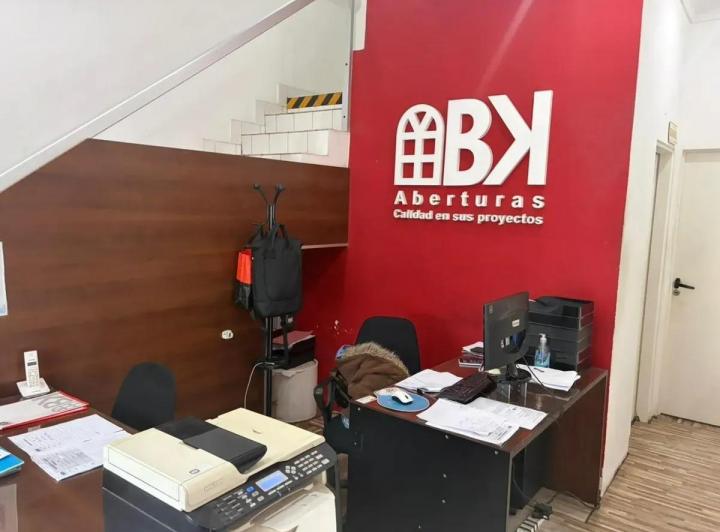 Bodega-Galpón · 900m² · 6 Cocheras