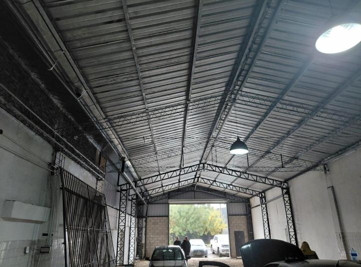 Local comercial · 300m² · 7 Ambientes · 5 Cocheras