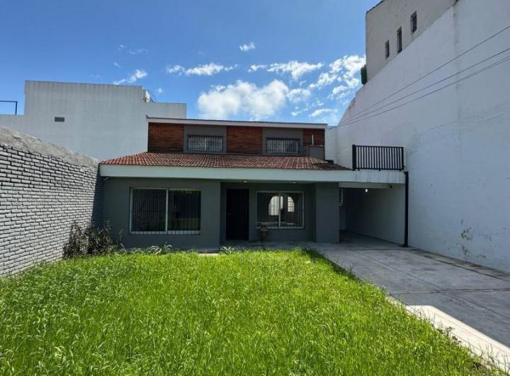 Casa · 150m² · 4 Ambientes · 2 Cocheras