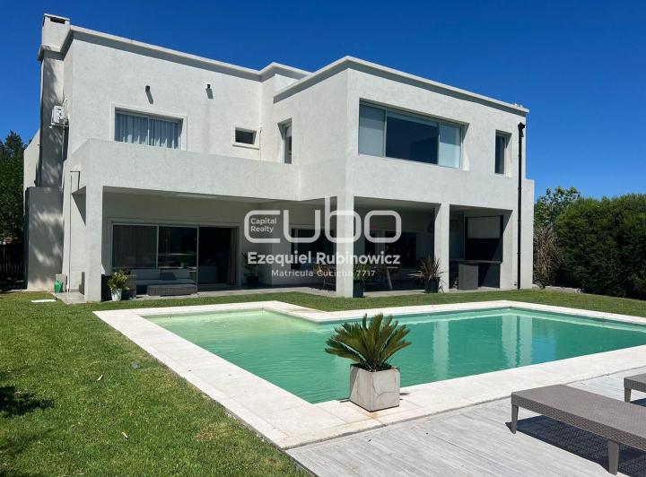 Casa · 450m² · 7 Ambientes · 2 Cocheras