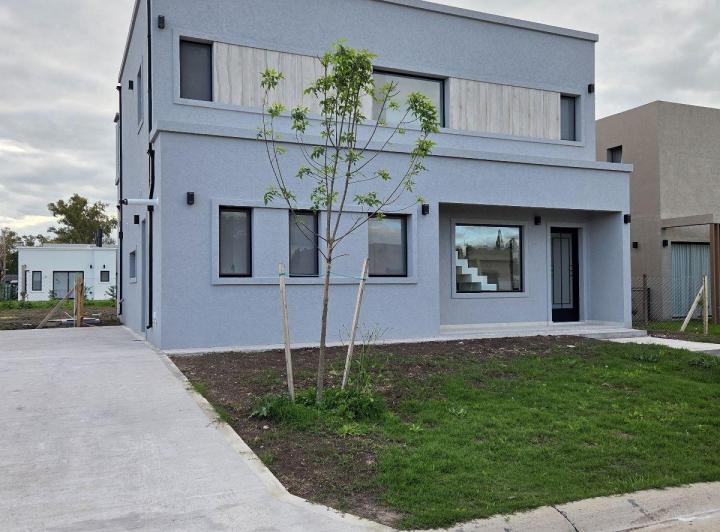 Casa · 179m² · 5 Ambientes · 3 Cocheras