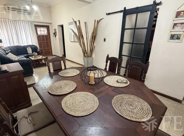 Casa · 140m² · 4 Ambientes · 1 Cochera