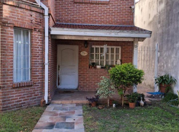 Casa · 130m² · 4 Ambientes · 1 Cochera