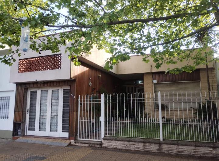 Casa · 202m² · 4 Ambientes · 1 Cochera