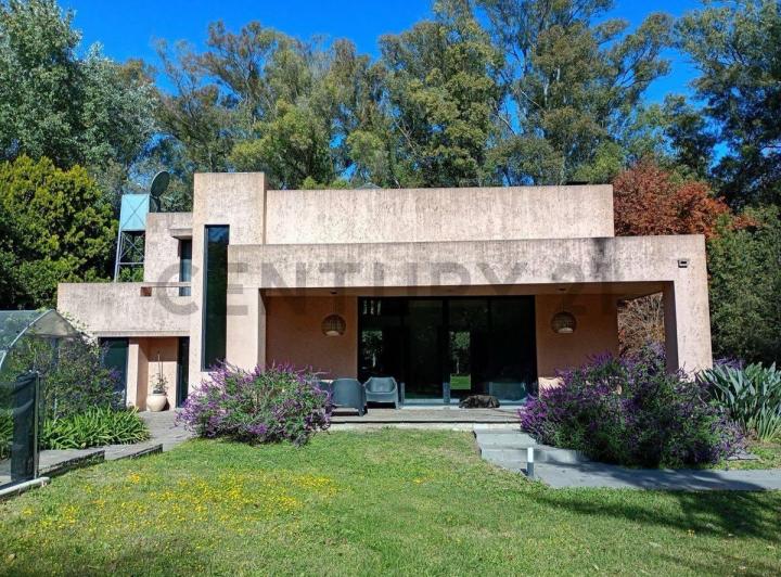 Casa · 366m² · 3 Ambientes · 3 Cocheras