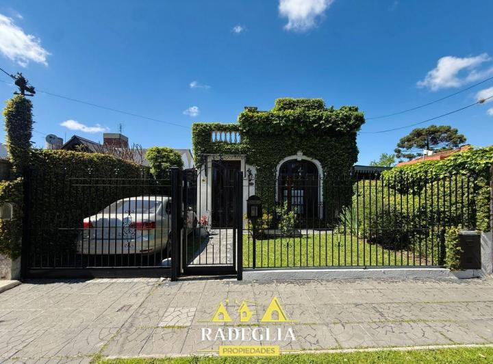 Casa · 95m² · 4 Ambientes · 1 Cochera
