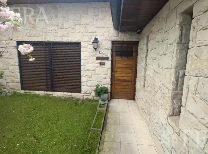 Casa · 90m² · 4 Ambientes · 1 Cochera