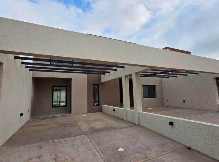 Casa · 97m² · 3 Ambientes · 2 Cocheras