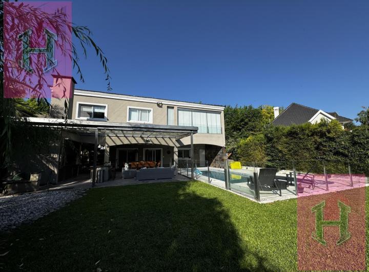 Casa · 307m² · 5 Ambientes · 3 Cocheras