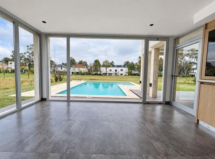 Casa · 356m² · 7 Ambientes · 2 Cocheras