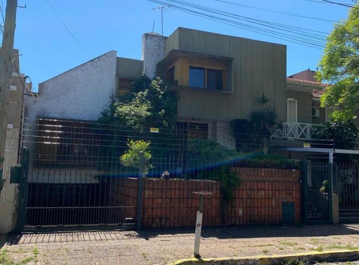 Casa · 200m² · 6 Ambientes · 3 Cocheras