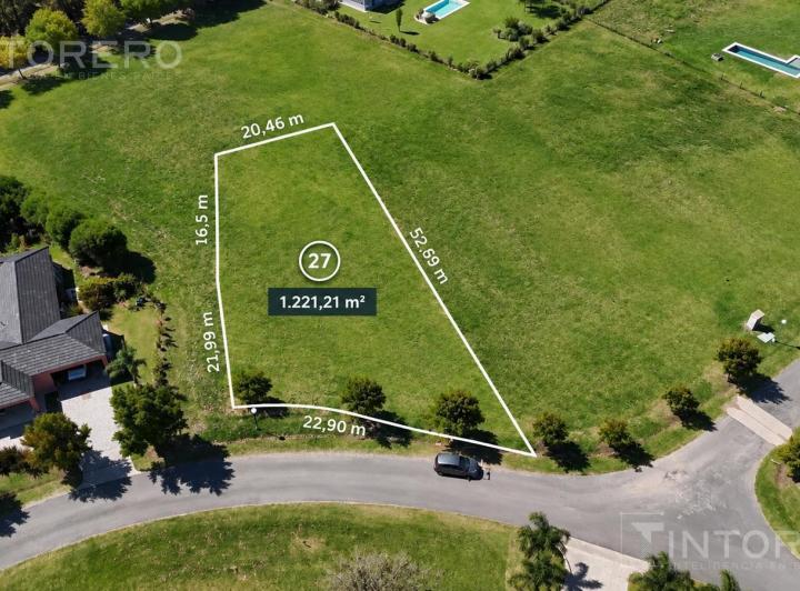 Terreno · 1221m²