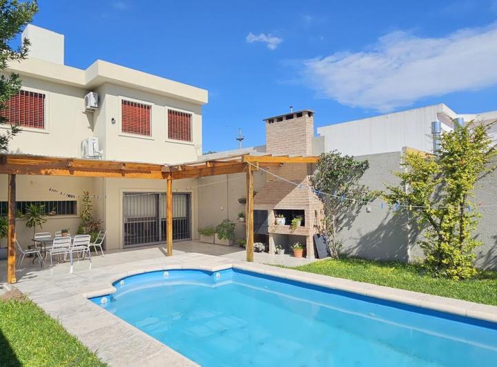 Casa · 181m² · 5 Ambientes · 1 Cochera