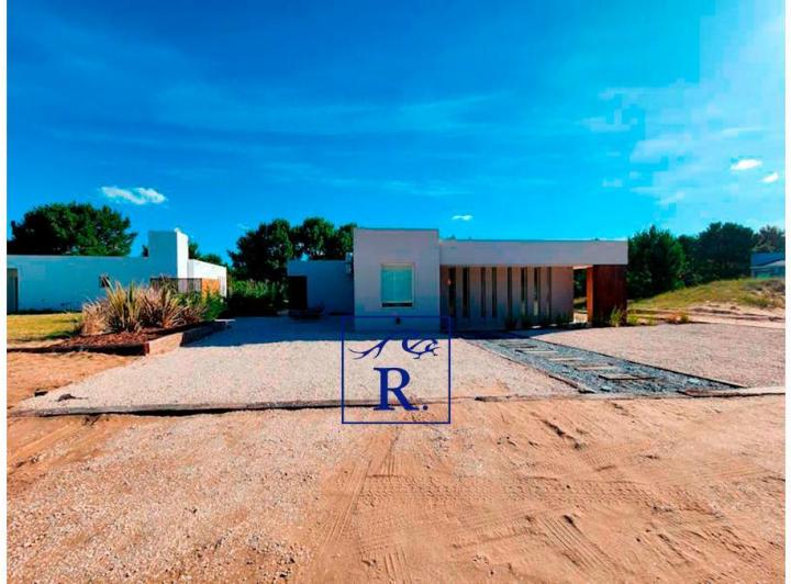 Casa · 140m² · 4 Ambientes · 1 Cochera