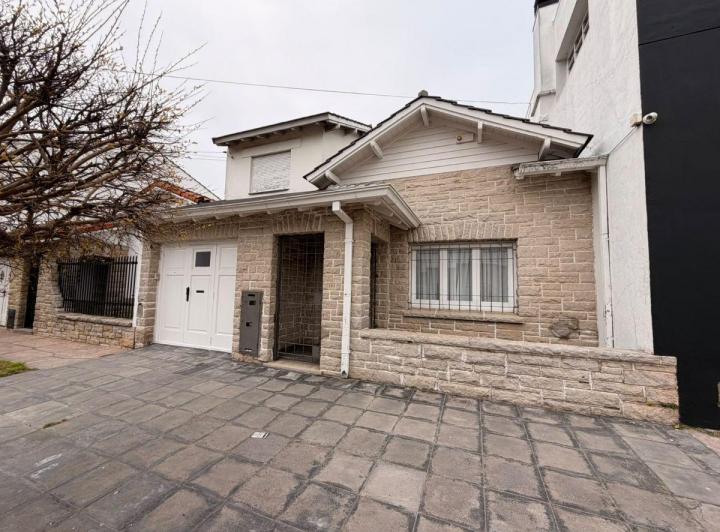 Casa · 140m² · 4 Ambientes · 1 Cochera