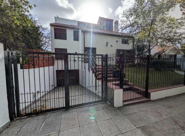 Casa · 212m² · 5 Ambientes · 1 Cochera