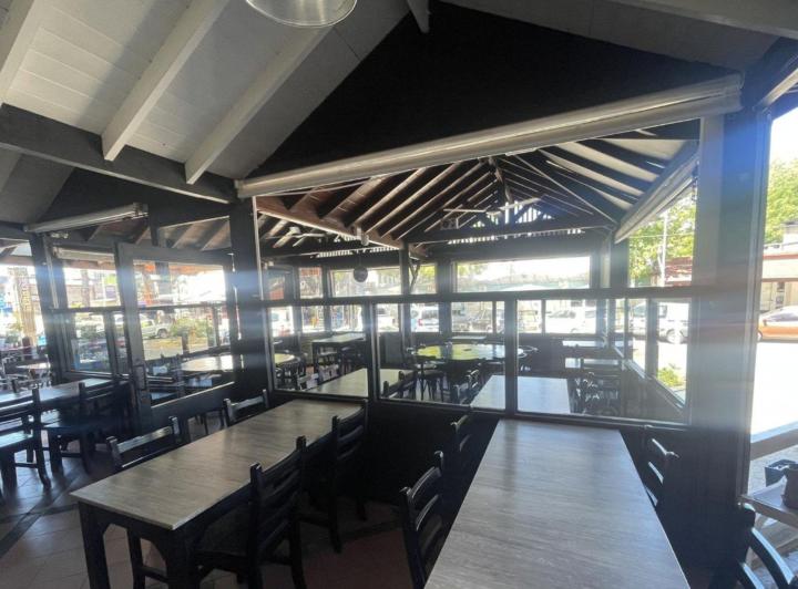 Local comercial · 215m² · 1 Cochera