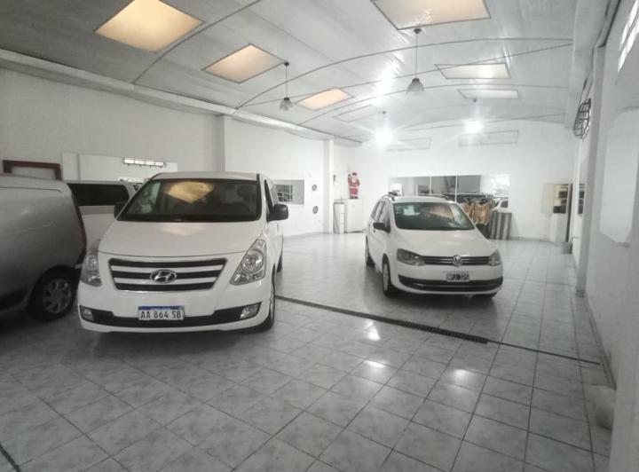 Local comercial · 215m²