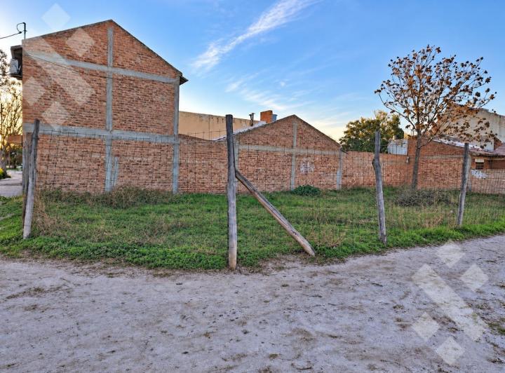 Terreno · 256m²