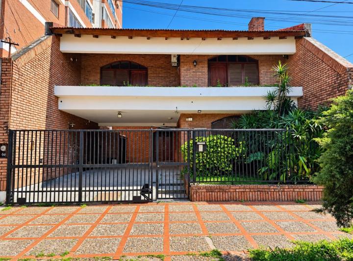 Casa · 300m² · 9 Ambientes