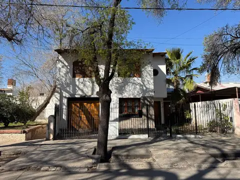 Venta casa dos plantas sexta seccion