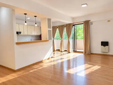 Espectacular departamento en venta godoy cruz frente a plaza biritos con cochera y balcón