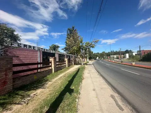 Venta casa y gran lote cosquin en avenida c/ local