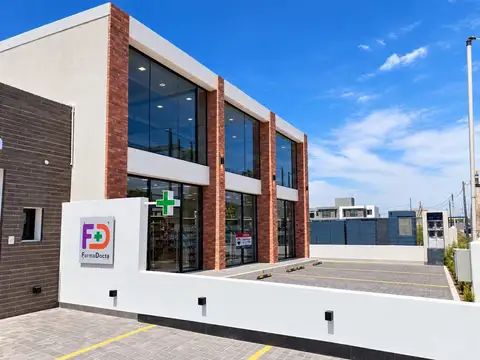 Venta local  en docta  doble altura con depósito