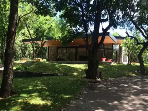 Venta casa/salon, usos multiples, salsipuedes, cba