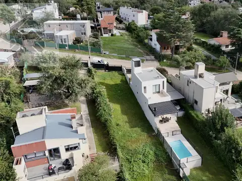 Casa en venta en barrio la quinta de 3 dormitorios y a 100 metros del rio / pho7935717 /