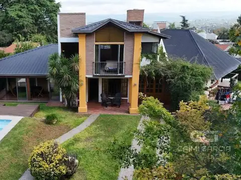 Casa con 3 dormitorios, 3 baños y pileta. barrio la cuesta | cho6927483 |