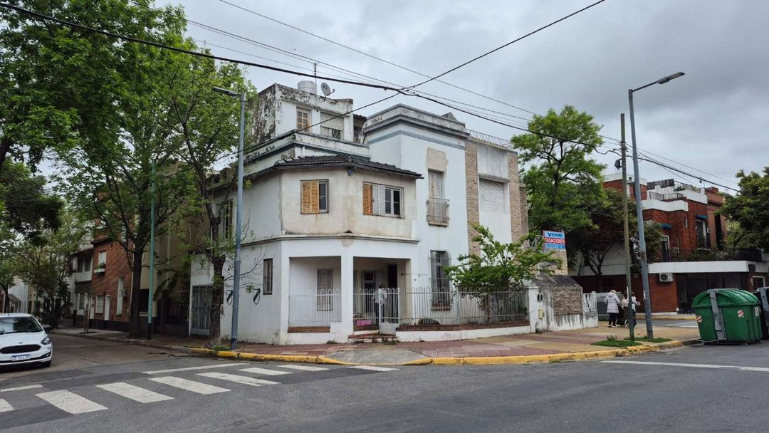 VENTA CASA A REFACCIONAR GRAN POTENCIAL FLORESTA