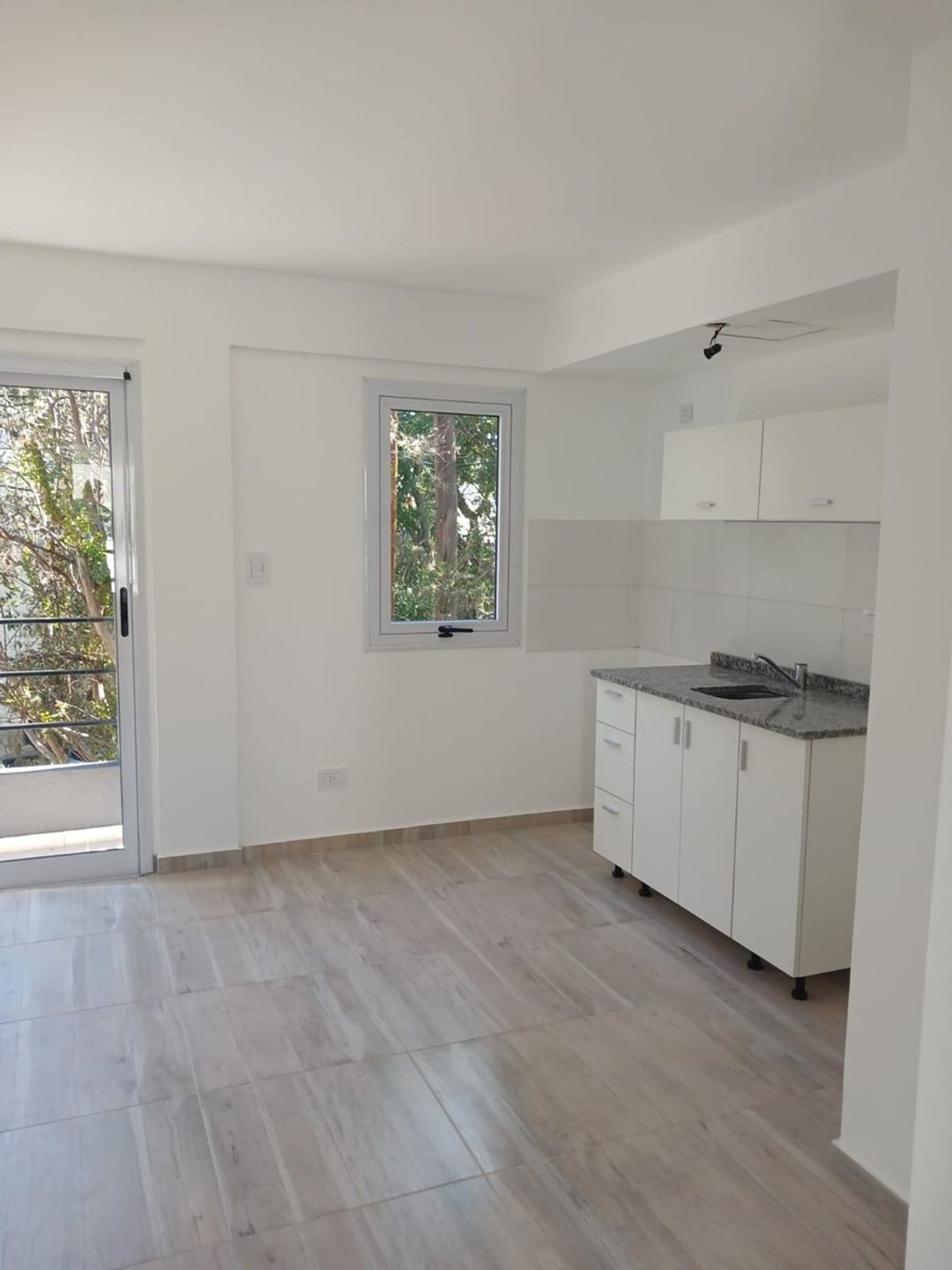 ALQUILER HERMOSO MONOAMBIENTE  BANFIELD