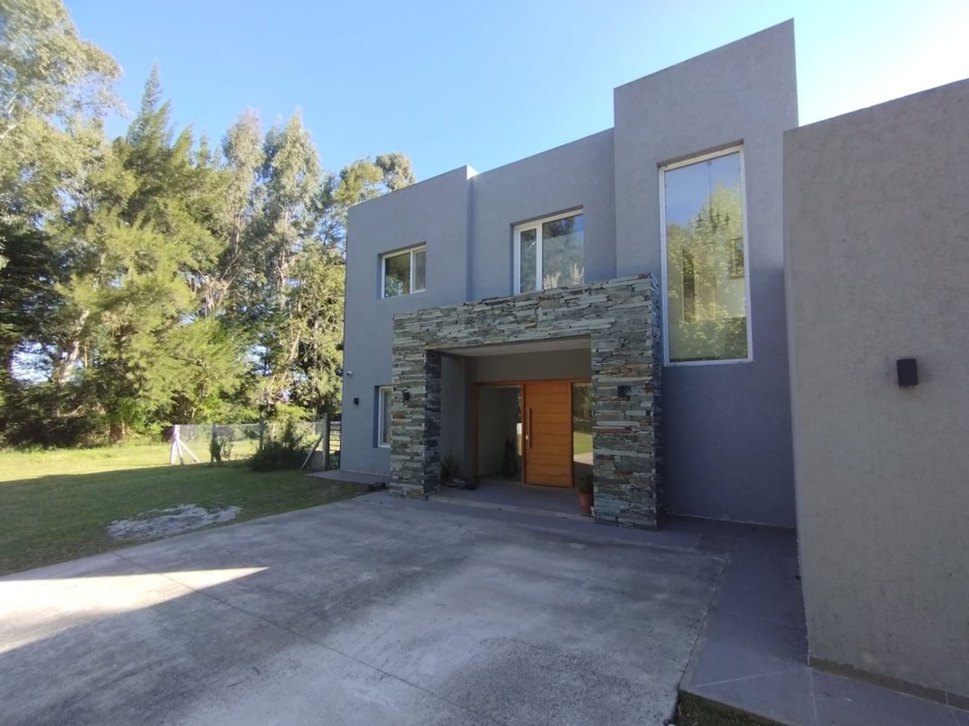 CASA 4 DORMITORIOS VENTA MIRALAGOS LA PLATA