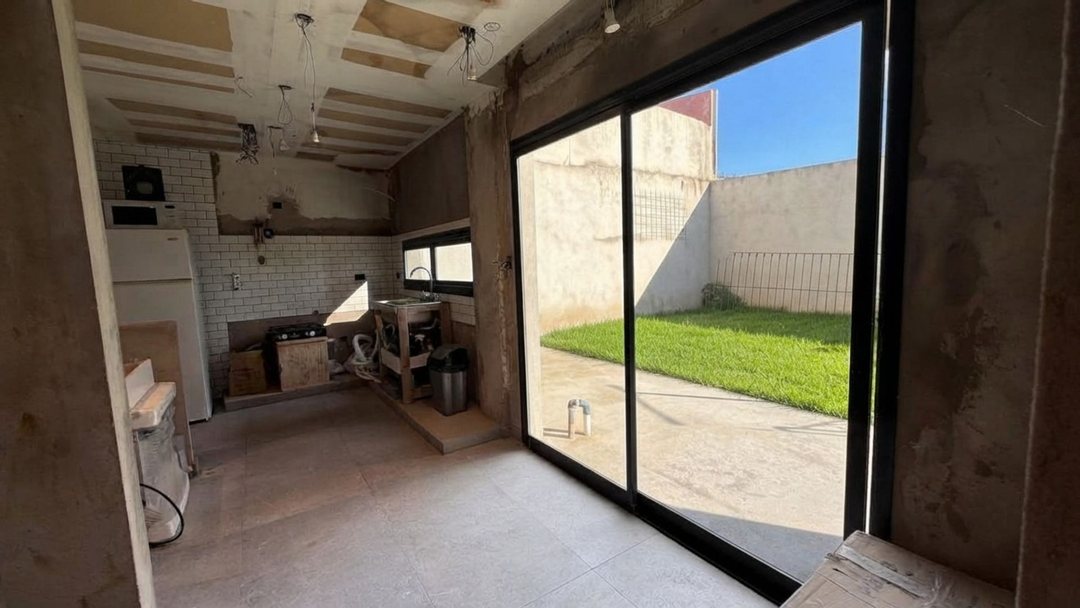 CASA EN VENTA LOTE PROPIO 5 AMBIENTES