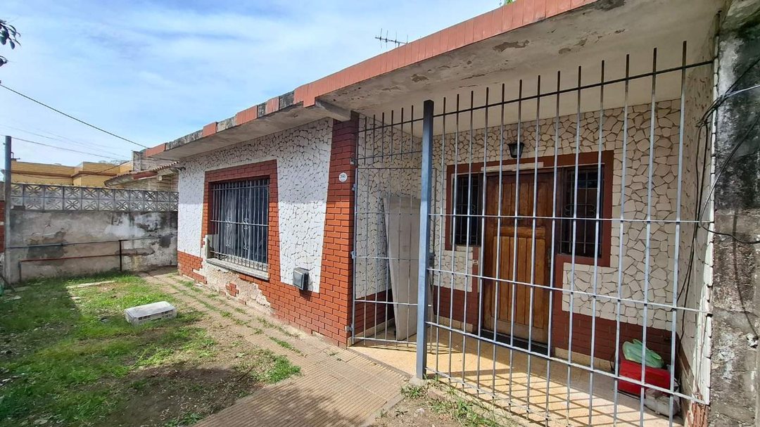 CASA 3 AMBIENTES VENTA LOMAS A REFACCIONAR 400 M2