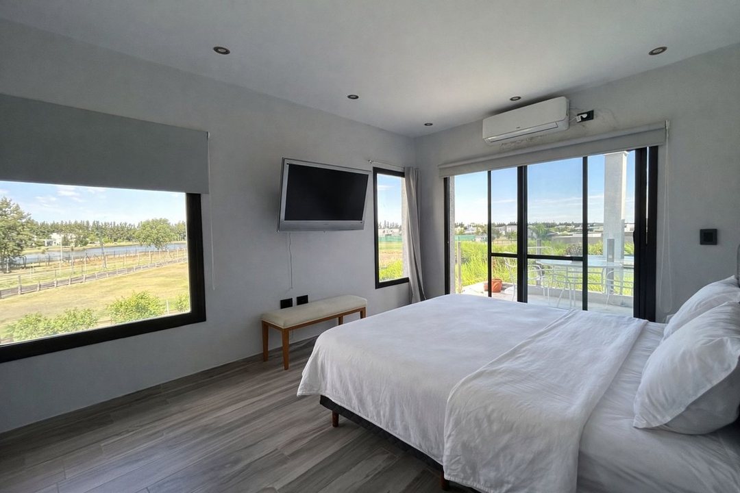 VENTA CASA 4 AMB EZEIZA SAN FELIPE PILETA Y JARDÍN
