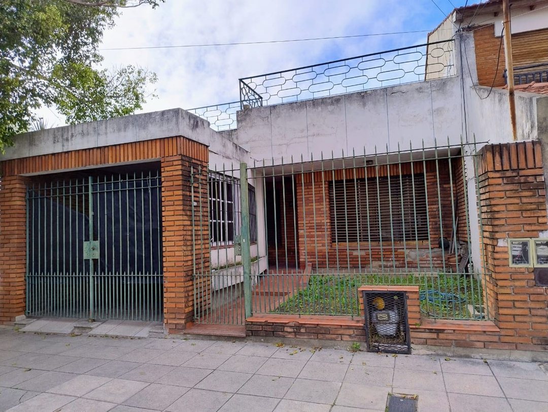 Casa en buen estado, 3 Amb Cochera Monte Chingolo