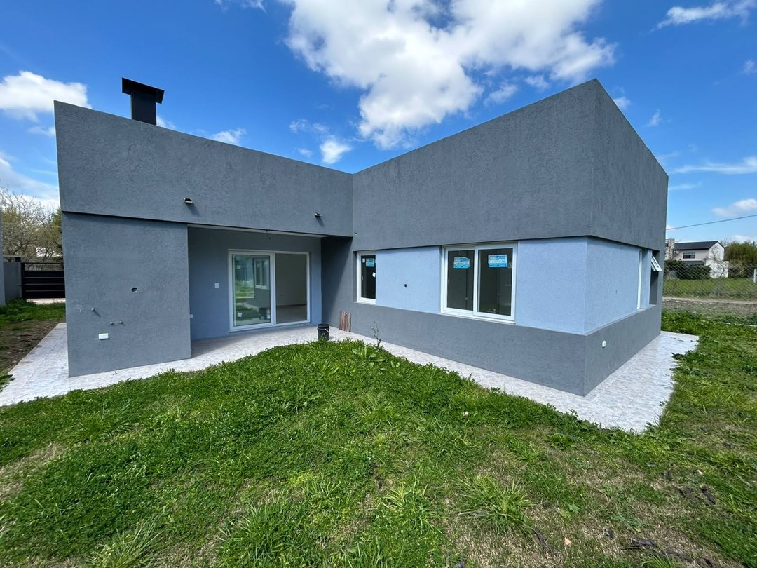 Casa a estrenar 2 dorm. parque cochera Villa Elisa
