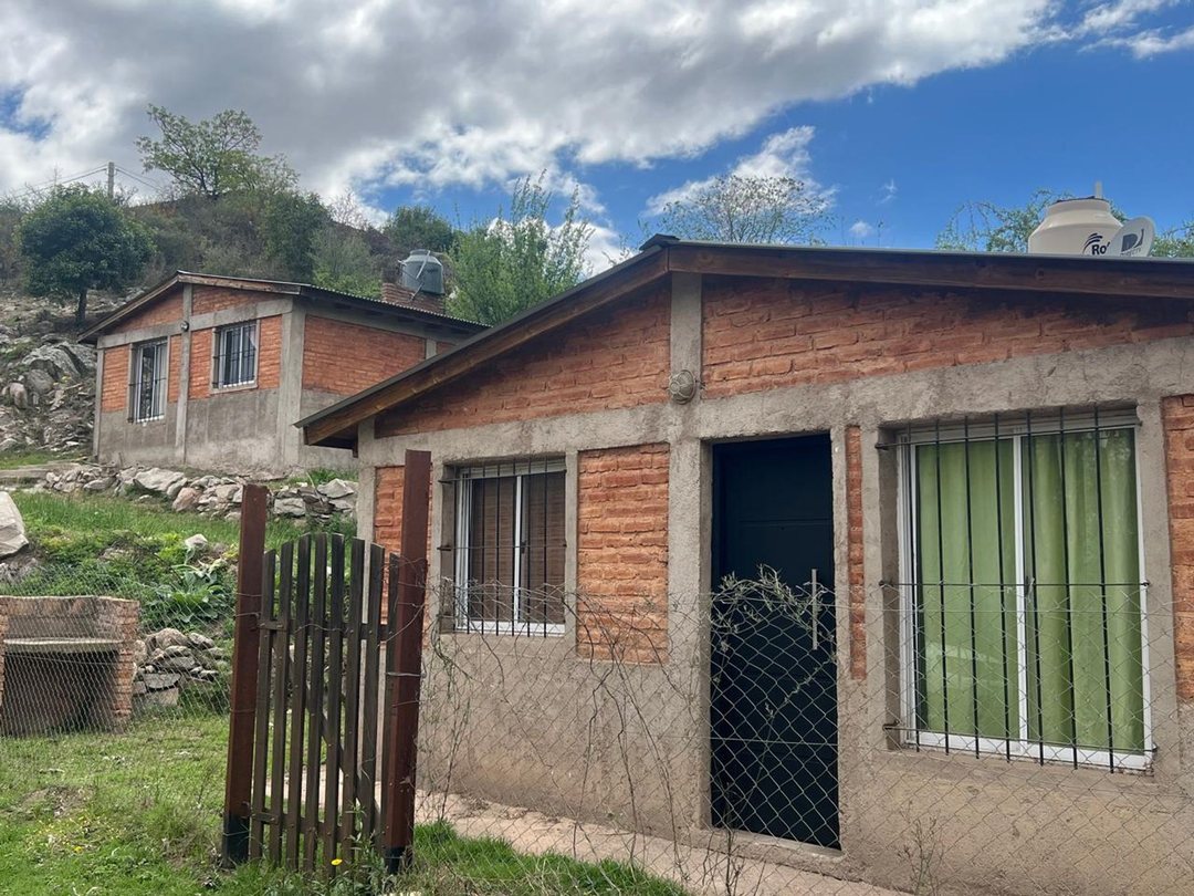 SE VENDEN 2 CABANAS EN EL VOLCAN